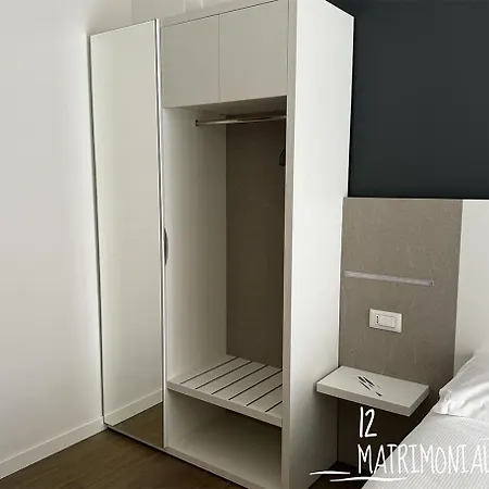 ホテル Augusta カモーリ